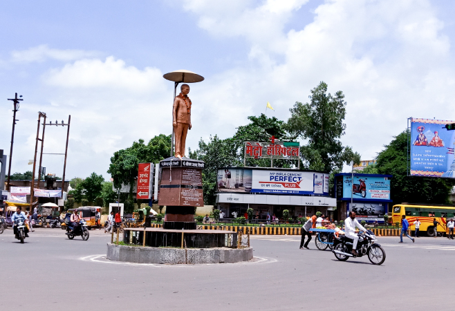 One of the most important cities in Madhya Pradesh, Jabalpur, is a major tourist destination with plenty to offer in terms of nature, as well as great art and crafts