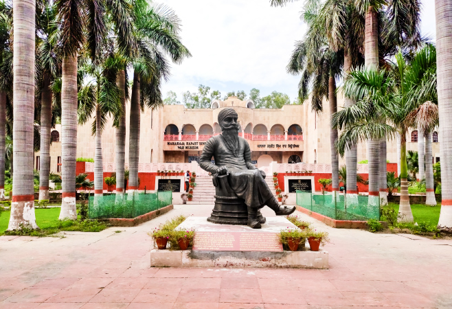 The museum is a tribute to soldiers, showcasing weapons, armor, uniforms, and a sound and light show about the Indian Freedom Struggle