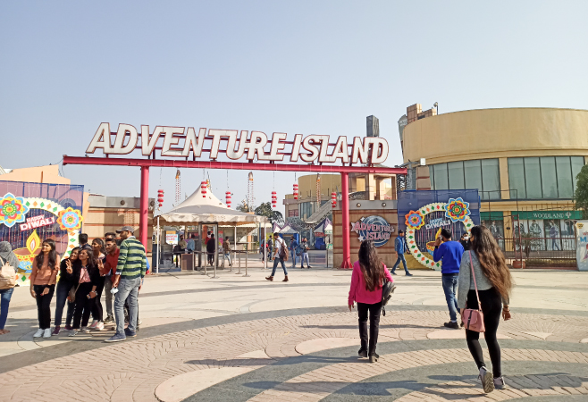 Adventure Island offers family-friendly entertainment, water attractions, and roller coasters Adventure Island offers family-friendly entertainment, water attractions, and roller coasters