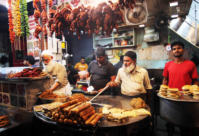 Mumbai's night markets offer diverse food, from chaats to biryanis, and street food includes vada pav, pav bhaji, and pani puri