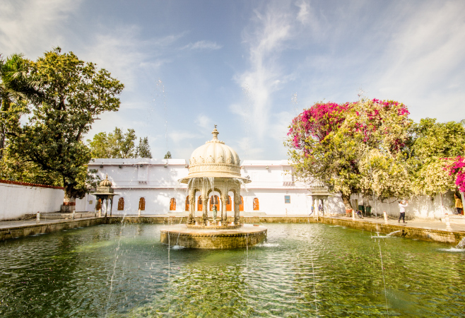 The garden is well-known for its thick foliage and its exuberant marble sculptures and fountains