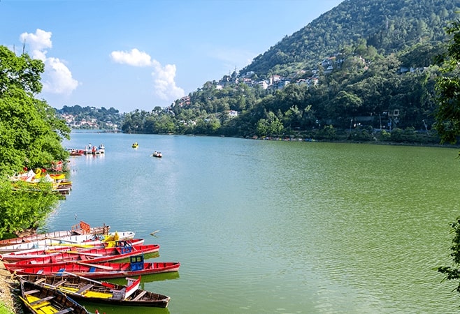 The Bhimtal lake is at a scenic spot with a small island at its centre. It offers splendid views of nature's beauty