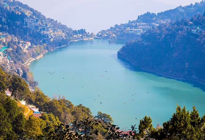 Naini Lake is known for its pear shape where you can enjoy your time while boating, yachting or paddling in the lake