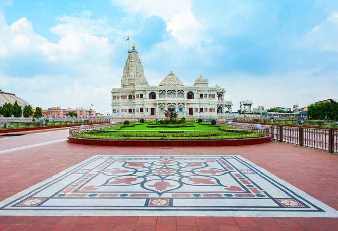 The Shri Dharmanath Swami Jain Shwetambar Temple is a cultural gem with exquisite glass art and serene spirituality