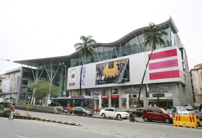 Atria The Millennium Mall set the trend of high-end shopping in Mumbai with the advent of premium brands into its realm.