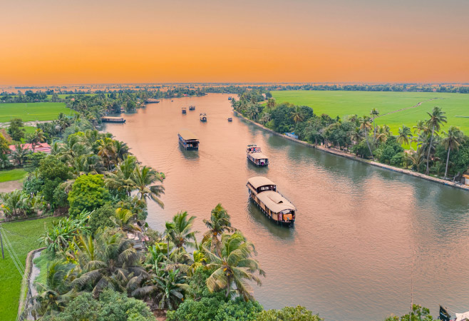 Plan a trip to Alappuzha and embrace the beauty and simplicity of Kerala's lives in hamlets.