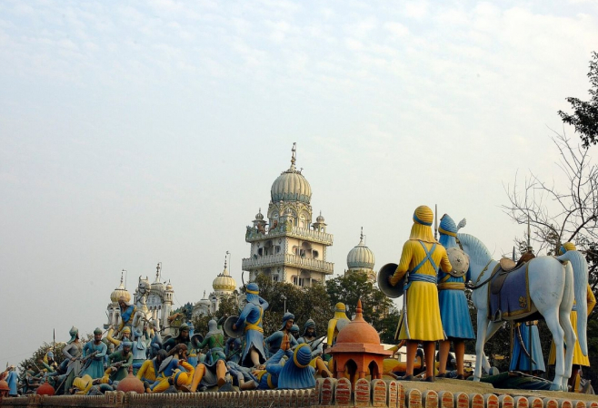 This place is also known as the school of Sikh history and is also famous for its uniquely colored sculpture, architecture, and monuments.