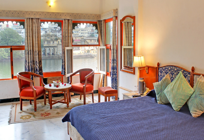 Hotel Sarovar is a boutique, lake-facing hotel on Lake Pichola, near the old city, with a rooftop restaurant, and is rated top in Udaipur.