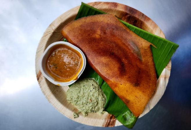 Being the staple food of Tamil Nadu, Idli is readily available on almost every street corner