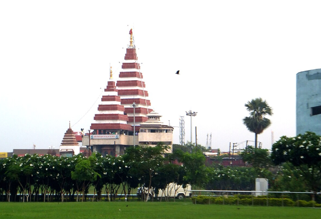 The ISKCON Temple Patna stands as a vibrant spiritual hub, inviting devotees and visitors alike to experience the peace and beauty of its surroundings