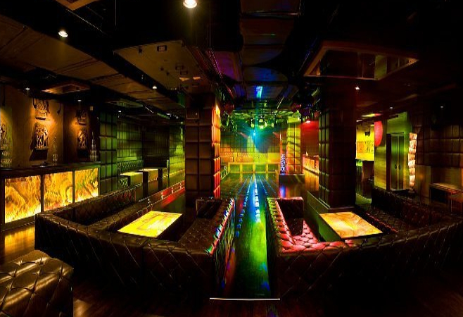 This place is known for variety of beer, best club, sound system, good bartenders, dance floor, amazing music