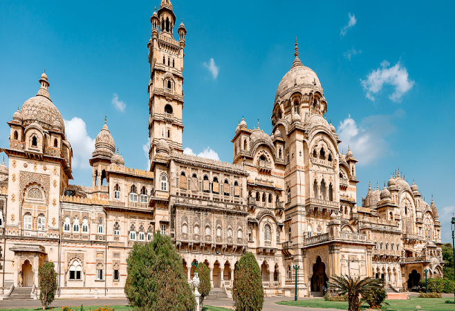 Located within the sprawling Laxmi Vilas Palace Estate, the museum showcases art pieces that belong to the illustrious Maratha family