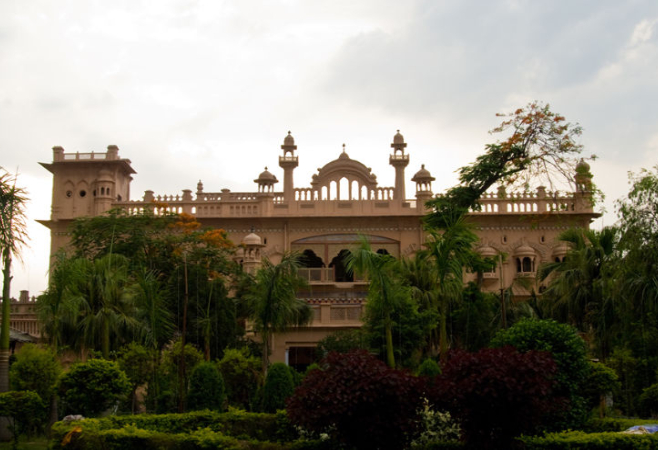 The castle shares prominent features with the buildings of Rajasthan and Oudh and is said to have used clay from Mecca in the construction procedure.