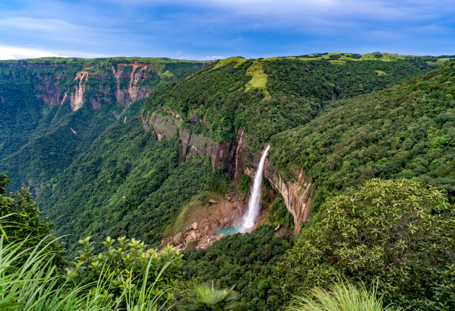 Nohkalikai Falls is the tallest plunge waterfall in India and among the highest waterfalls in the world, with a drop of about 340 m