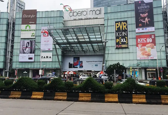 Oberoi Mall is particularly good for women's apparel, accessories, and cosmetics ranges.