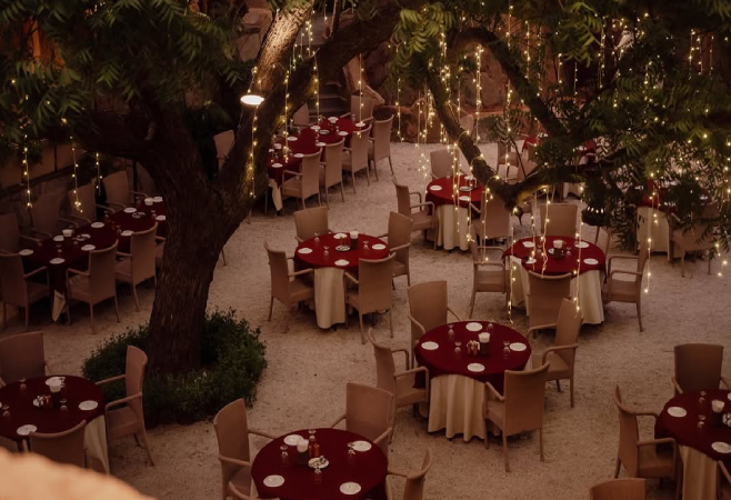 On The Rocks takes you away from the picturesque architecture of Rajasthan and you find yourself rocking and rolling