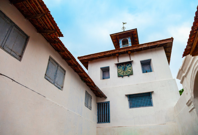 Paradesi Synagogue is a place of worship for the community of Jewish settlers, a mix of Indian, Middle Eastern, and European origins.