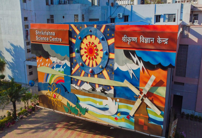 The Srikrishna Science Centre offers interactive displays, demonstrations, educational initiatives, and programs to explore scientific marvels.